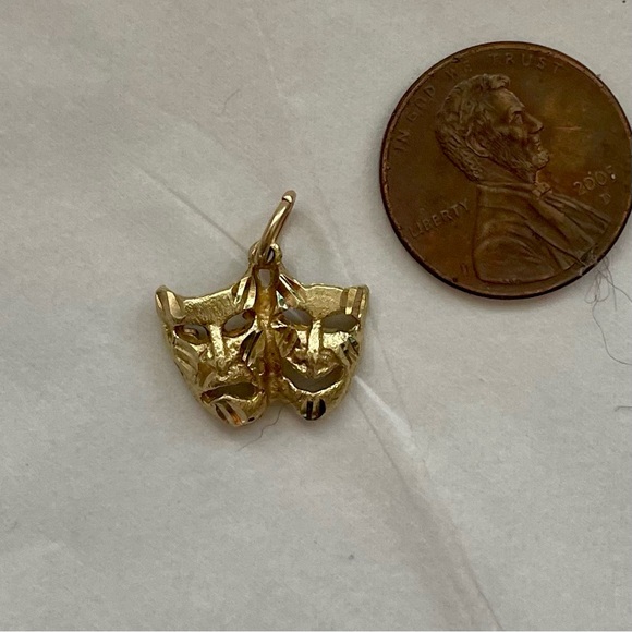 10K Gold Pendant - Picture 3 of 5